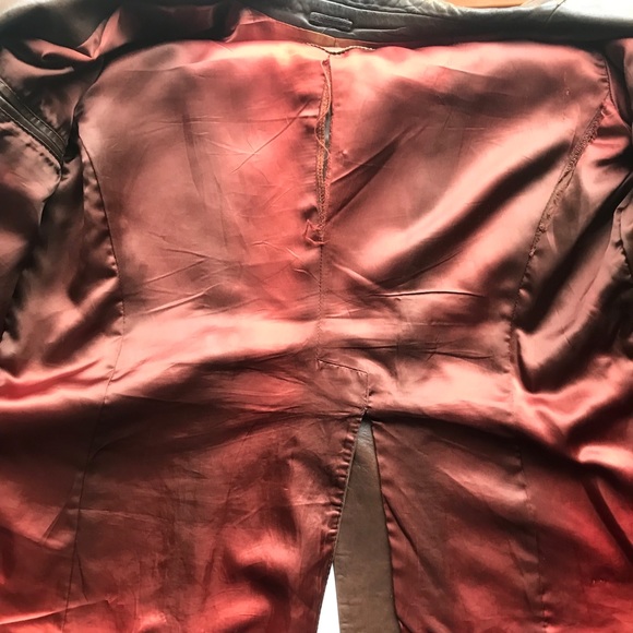 Vintage brown leather jacket with some wear - Picture 7 of 8